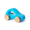 Holzauto in verschiedenen Farben